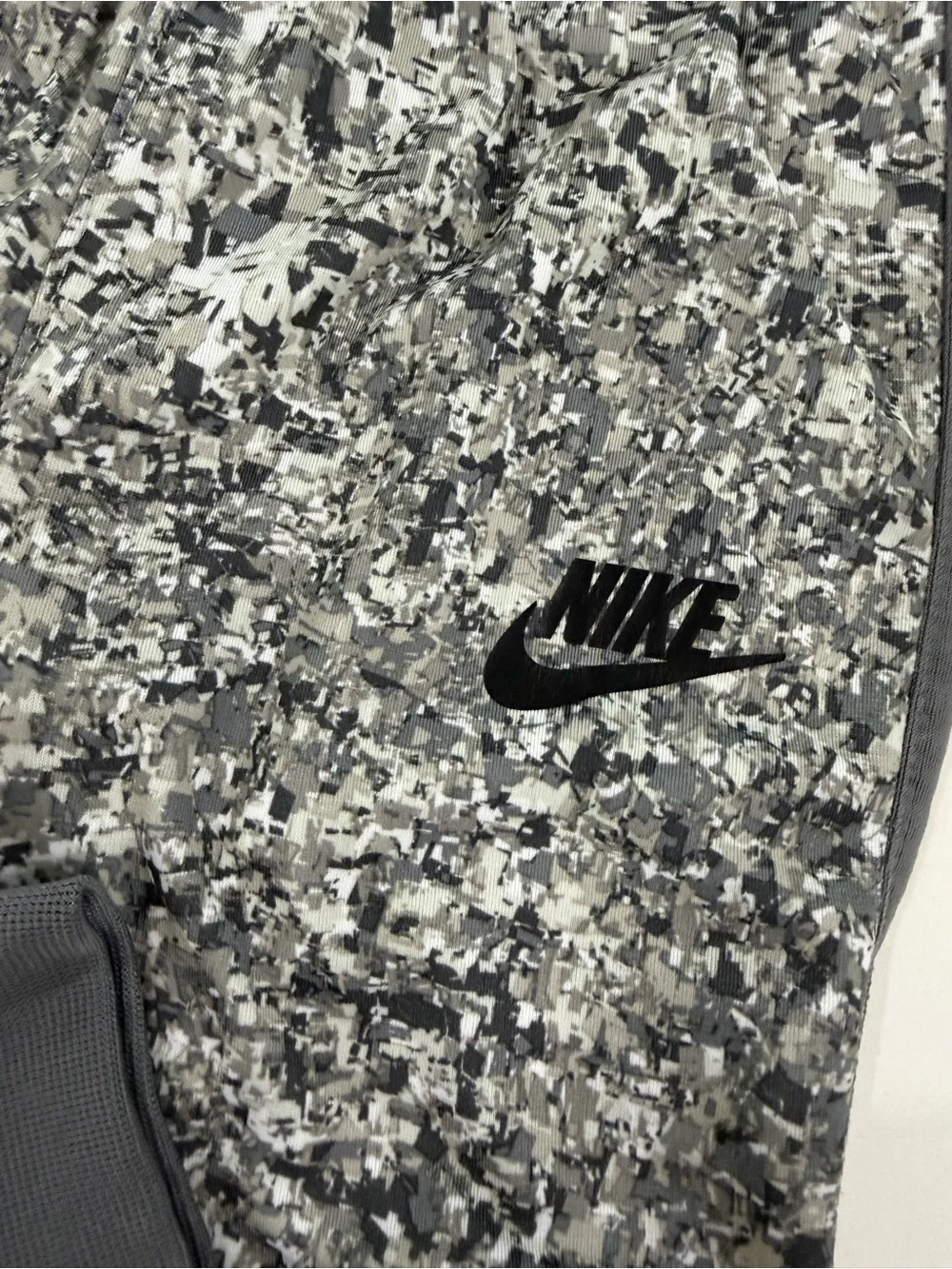 Nike Boys Digital Confetti Print Jogger Pants Gray Camo Size Small 4/5